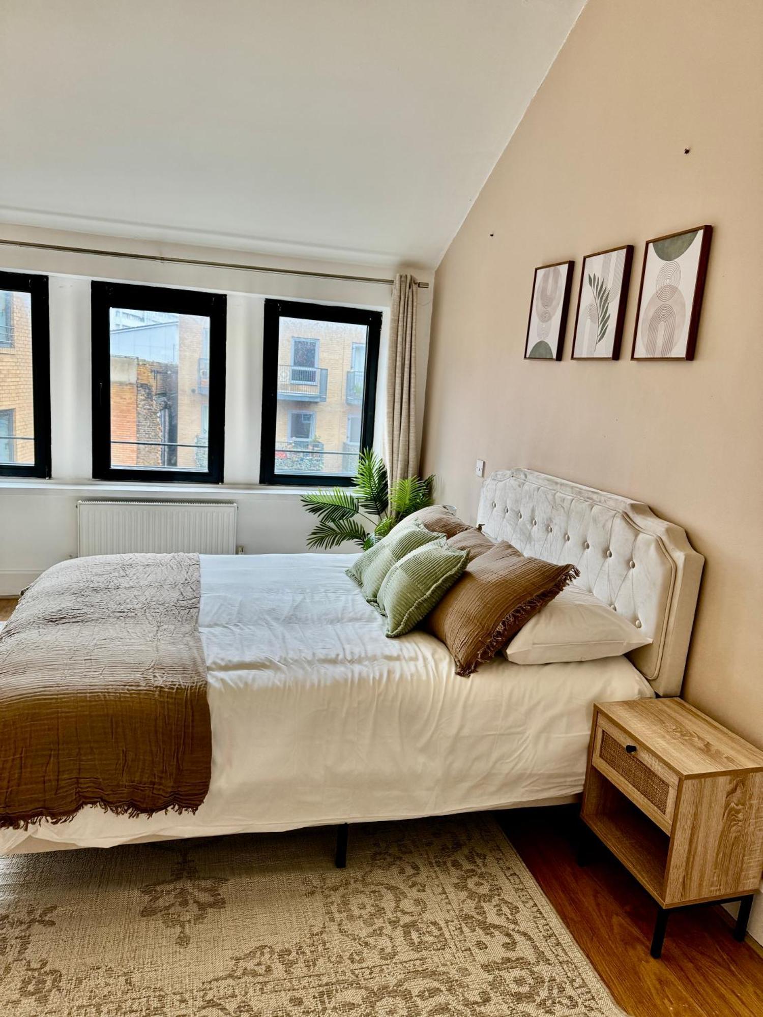 Stunning 1 Bedroom In Wapping - Sleeps 4 And Free Parking! * Londres